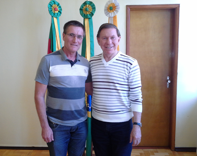 MUNÍCIPE VISITA PREFEITO 